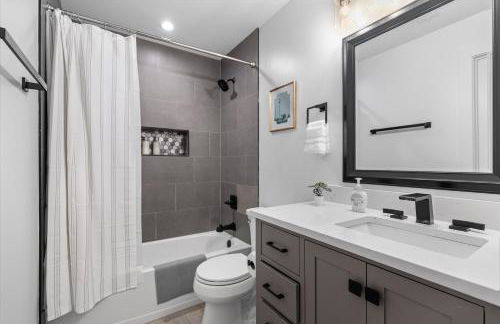 Central 2-BR City Sanctuary - Commuter-Friendly - Foto 5
