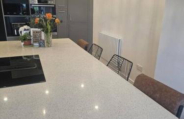 Large spacious home, great location, near transport links - Foto 15