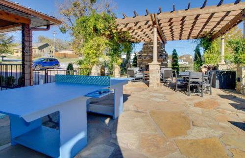 Walk to White River Cozy Escape with Screened Porch - Foto 23