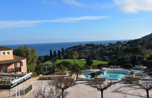 Cap One, au cœur de Cap Esterel VUE MER & PISCINES - Accès piscines et parking couvert inclus - Foto 28