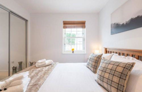 Stylish & Modern Apartment - Photo 21