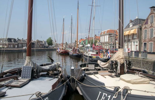 Fantastic Chalet Near Open Waterways, hot tub - Photo 37