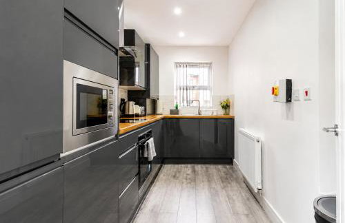 Bridge Court by Sterling Edge - Stylish 1-Bed Apartments with Balcony or Private Garden and Free Onsite Parking - Foto 14