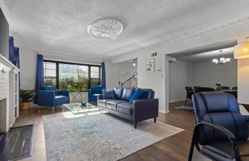 5BR Historic Home 5 min to Downtown Dallas with Large Balcony, 2 Dining Areas, 3 Fireplaces & Soaking Tub - Foto 3