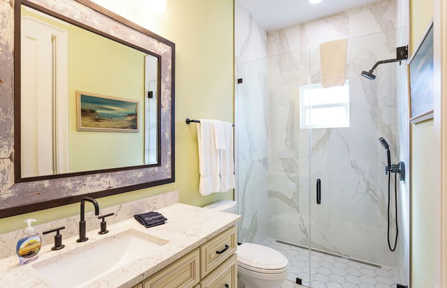 Imola: Newly Remodeled Pool Home Minutes from Vanderbilt Beach. Family-Friendly Retreat with 4 BR, 3.5 Bathrooms, and Private Screened Pool. Perfect Location Near Mercato and Naples Attractions - Foto 45