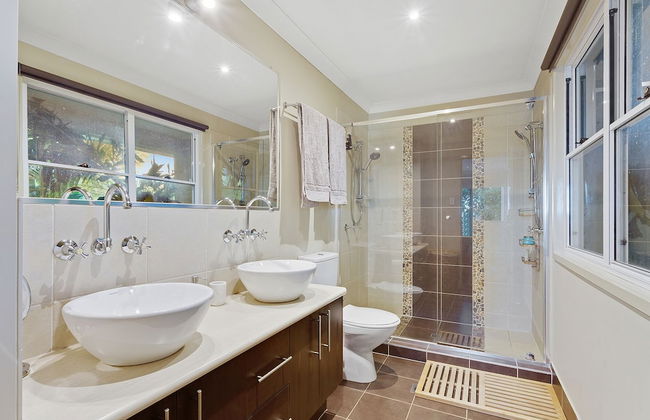 Resort Style Home near Airport & CBD - Photo 12