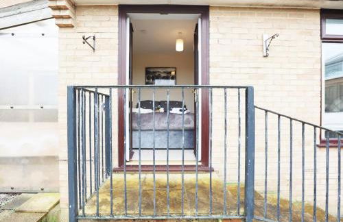 2 bed bungalow - Driveway Parking - Foto 18