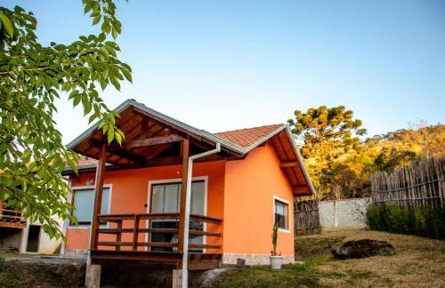 Chalé Canto do Galo 2 - Hidro da Jacuzzi, Lareira Ecológica, Cozinha Completa, Wi-Fi 80mbps, próximo a comércio local e relaxando ao som do riacho - Photo 5