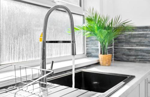 Modern 6-Bedroom Home - Sleeps 12 - Parking - Garden 568P - Foto 15