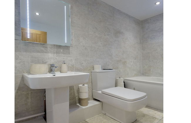 Live in Leeds Greenhill Bungalows - Photo 26