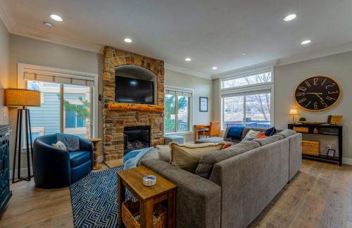 Heavens Gate LS48 Ski Retreat Hot Tub & Views - Foto 1