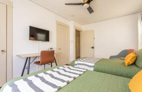 Charming 1920s Hermosa Bungalow Steps from The Strand - Foto 25