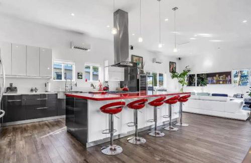 Modern Northwest Vacation Rentals in Miami - Photo 3