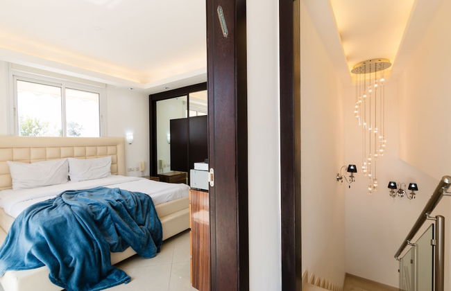 Apartment with Sauna, Hot Tub & Parking - Photo 7