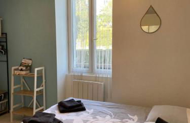 Petit studio avec parking, très bien équipé proche des Thermes et du centre ville Nouvelle literie - Foto 1