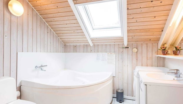 6 Person Holiday Home in Oksbol - Photo 3, Spa treatment