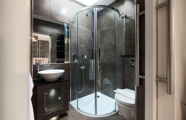 The South Hampstead Hideaway - Stylish 6bdr Home - Photo 19