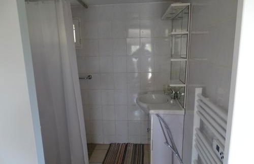 Studio idépendant au rez de chaussée d'une longère , terrasse , jardin - Photo 5