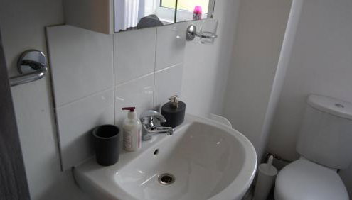 Milton Keynes Luxury Short Stay House with WIFI and Free Parking - Foto 5