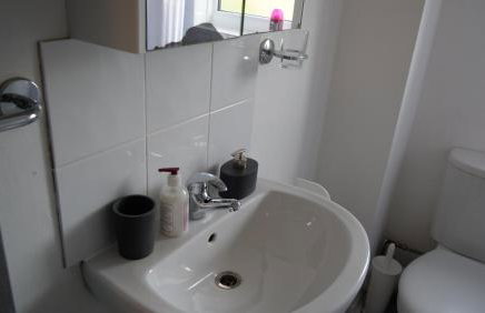 Milton Keynes Luxury Short Stay House with WIFI and Free Parking - Photo 5