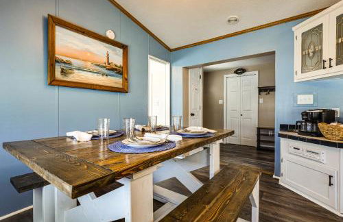 Resort Dock and Boat Ramp Home with Wolf Bay Access - Foto 7