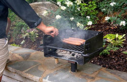 Off-grid Tree House Suitable for Four in Alabama - Foto 17