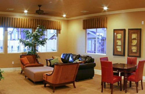 Cedar Getaway - Hot Tub, Private Sauna, Pool-Pong! - Foto 15