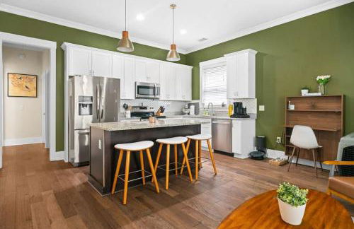 Renovated Dog Friendly Duplex Near Food & Fun Fully Fenced Yard and Private Parking - Foto 65