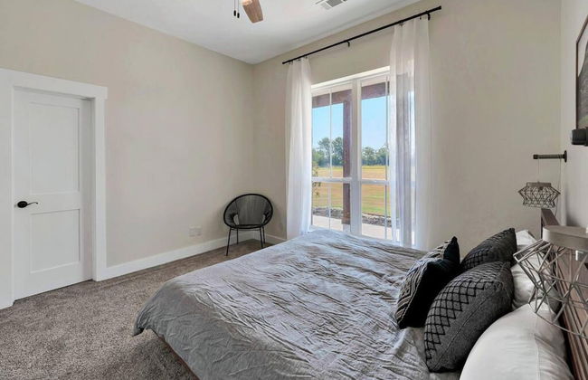 New Luxury Texas Farmhouse - Photo 50