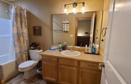 Mt Rainier Way Bedroom with Private Full Bath - Foto 14