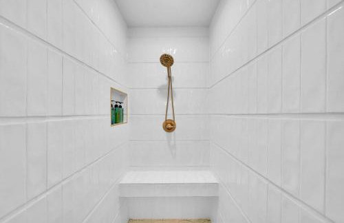 Fully Restored cottage, AMAZING game room, hot tub - Foto 10