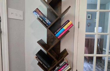 Pet Paradise on Main Fenced Yard Included - Foto 30