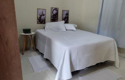 We offer a crib, bed and bath linens - Foto 12