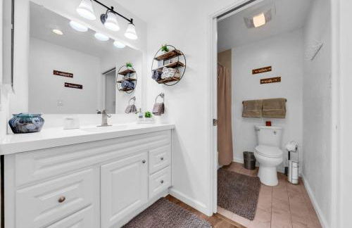 Modern Bay Area Retreat | Balcony + Private Patios - Foto 8