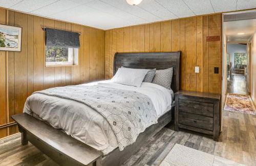 Woodsy Cabin Retreat about 4 Mi to Crescent Lake! - Foto 9