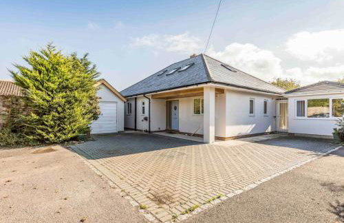 Stylish and fresh 4 bed beach house with garden - Pass the Keys - Foto 7