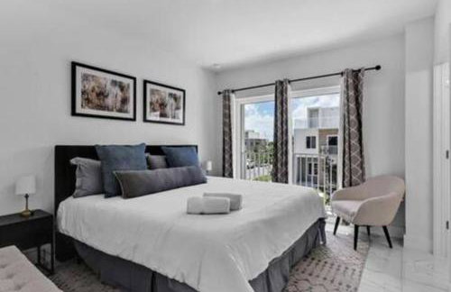 25893 Sw 144 CT · 3 Bed 2.5 Bath Townhome Rooftop 1 Parking Spot - Foto 7