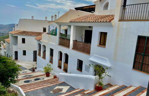 Cosy Andalusian Home with Roof Terrace in Town Centre - Photo 47