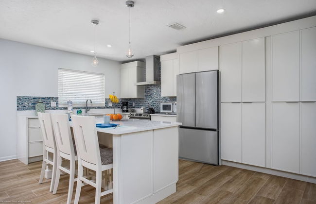 Gorgeous Grove Contemporary Family Home - Foto 8