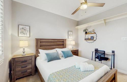 Pool and Outdoor Bar! Spacious Getaway in Sachse - Foto 18