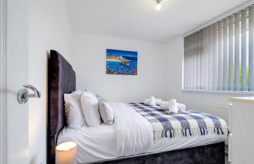 Elegant 5 Bed Home with Garden & Parking - Slough - Foto 11