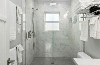 Modern Luxury 2BR Apt in Heart of Ocean Beach - Photo 18