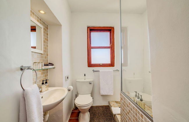 Camps Bay Holiday Apartment w Private Pool CBT Palm Suite - Photo 2