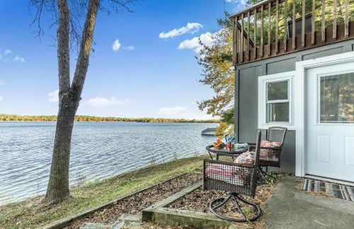 Renovated Lake Cabin with Fire Pit and Kayaks - Photo 52