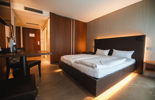 Car by Side - Foto 42