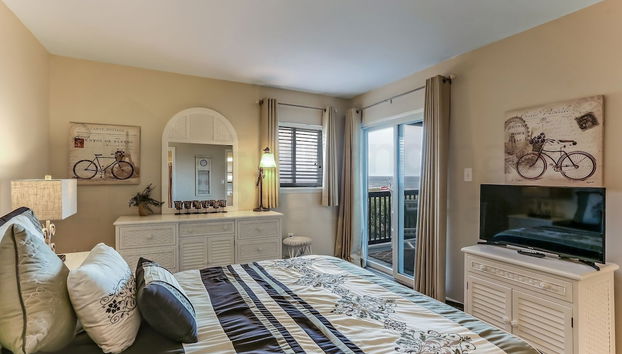 Ocean View Condo Steps Away from Beach, Access to Salt Water Pool by RedAwning - Foto 5, Habitación