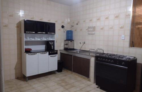 Apartamento amplo 10 mim da praia - Foto 43