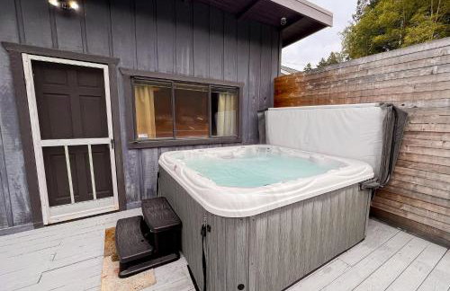 Riverfront Escape - Photo 8