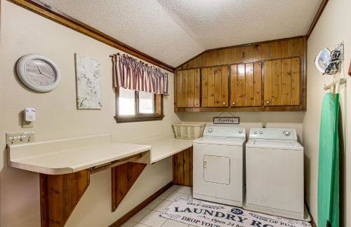 3 Mi to Ruby Falls The Downer House with Yard - Foto 19