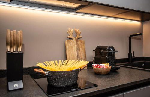 WHISPERING PINES LODGE Mountain view apartment with ski-in access - Foto 27